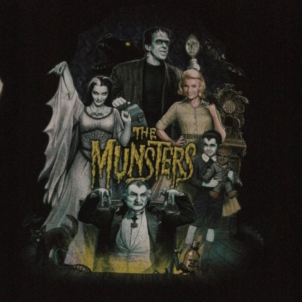Retro Classic TV The Munsters Family Graphic Stern Pinball Black T-Shirt Tee Top